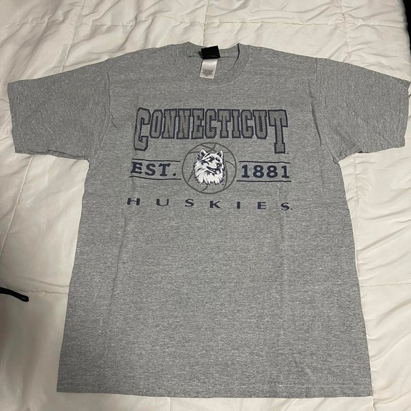 Pro Player Other - Vintage pro player‎ Connecticut huskies graphic shirt L